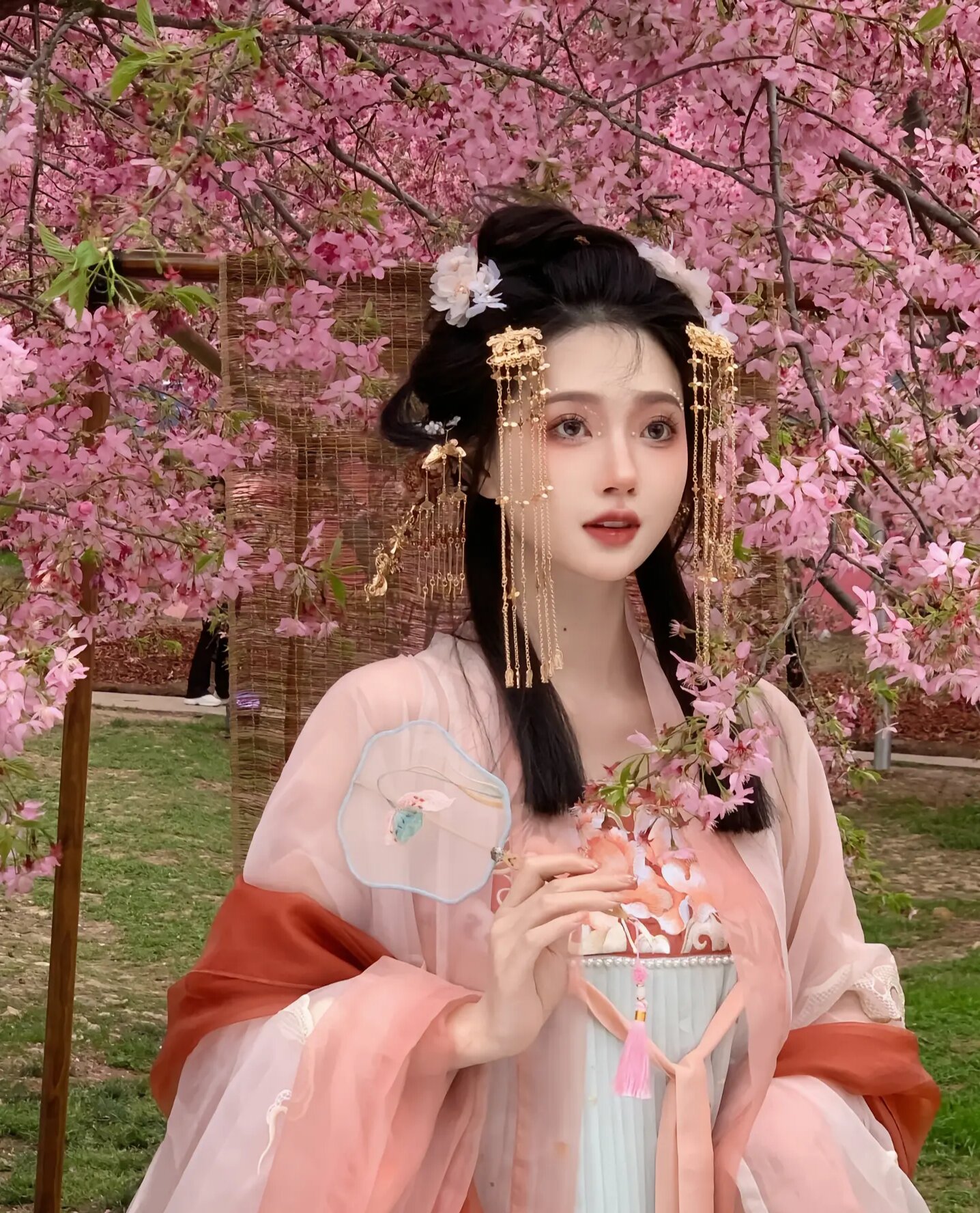The Elegance of Cheongsam and Pearl Necklaces:A Long-lasting Charm The Elegance of Cheongsam and Pearl Necklaces:A Long-lasting Charm