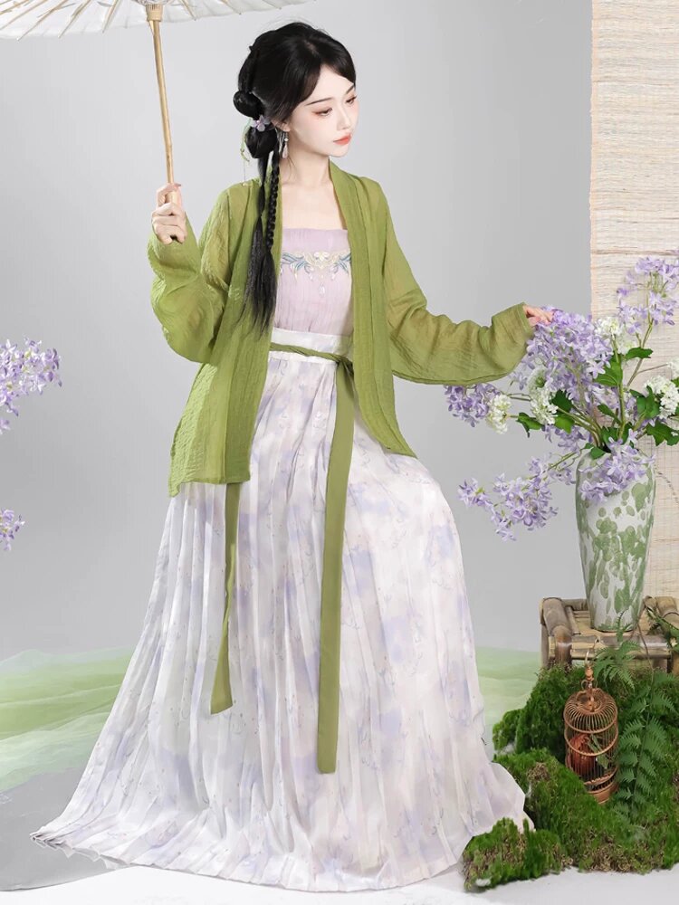 Ink Splashes in Cheongsam Dancewear:The Art of Traditional Chinese Dance Costume Ink Splashes in Cheongsam Dancewear:The Art of Traditional Chinese Dance Costume