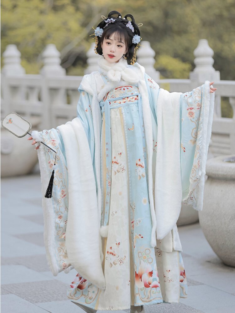 Embracing Modernity in Traditional Qipao:The Evolution of Chinese New-Style Dress Embracing Modernity in Traditional Qipao:The Evolution of Chinese New-Style Dress
