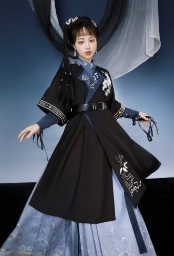 The Beloved Yi-Qi Jun in Traditional Chinese Hanfu:A Journey into the Splendor of Cultural Heritage The Beloved Yi-Qi Jun in Traditional Chinese Hanfu:A Journey into the Splendor of Cultural Heritage