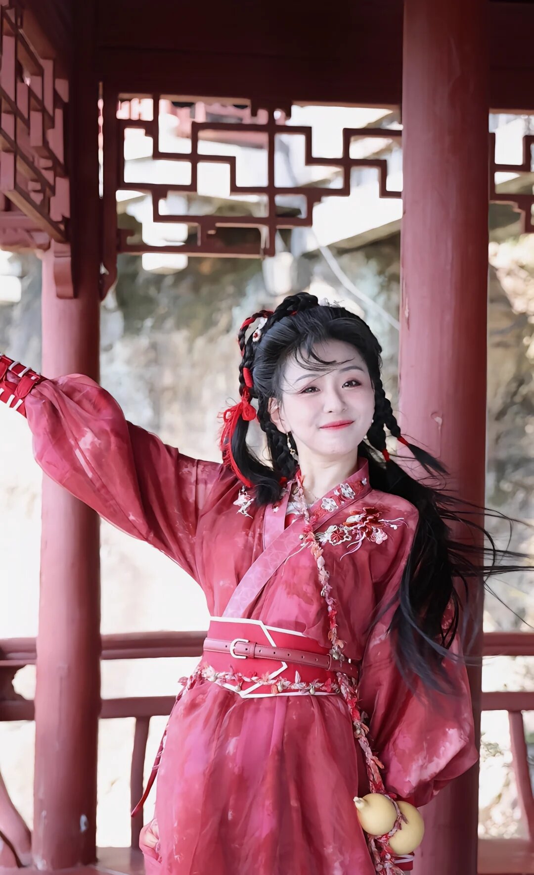 Embracing Tradition:The Elegance of Tianhuang Ma Zhonglis Cheongsam Embracing Tradition:The Elegance of Tianhuang Ma Zhonglis Cheongsam