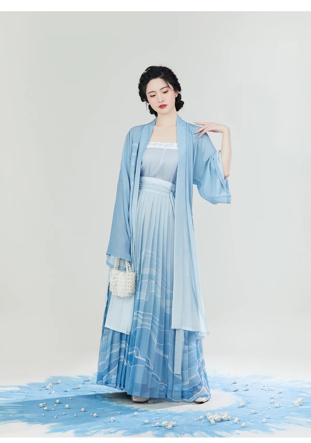 The Enchantment of a Girl Child in Traditional Hanfu with a Hooded Cape The Enchantment of a Girl Child in Traditional Hanfu with a Hooded Cape