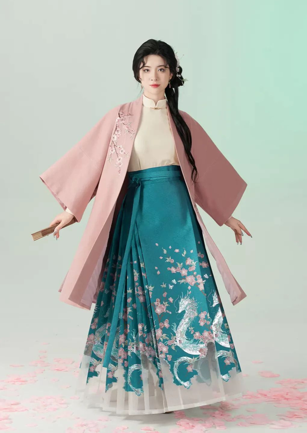Lace-Trimmed Silk Ice-Silk Cheongsam:The New Thin Style Lace-Trimmed Silk Ice-Silk Cheongsam:The New Thin Style