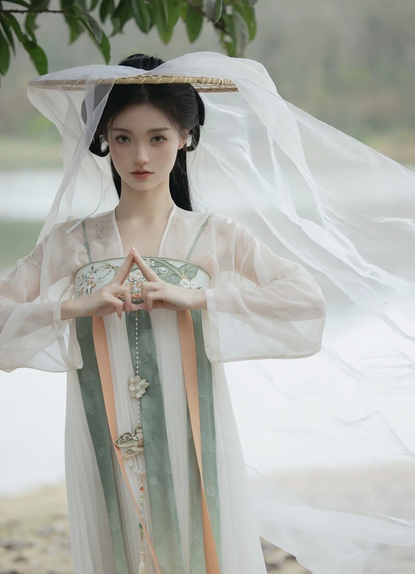 Premium Long Silk Cheongsam:Hangzhous Traditional Elegance Premium Long Silk Cheongsam:Hangzhous Traditional Elegance
