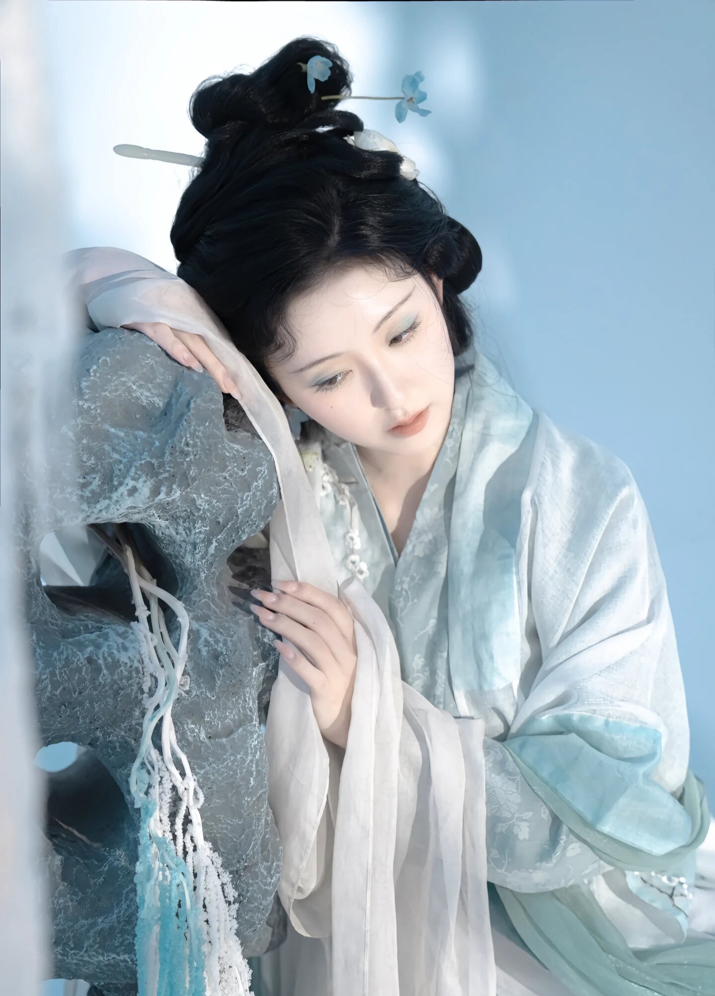 Embracing a Youthful Charm:The Rise of Modern Youth Qipao with Elegant的气质 Embracing a Youthful Charm:The Rise of Modern Youth Qipao with Elegant的气质