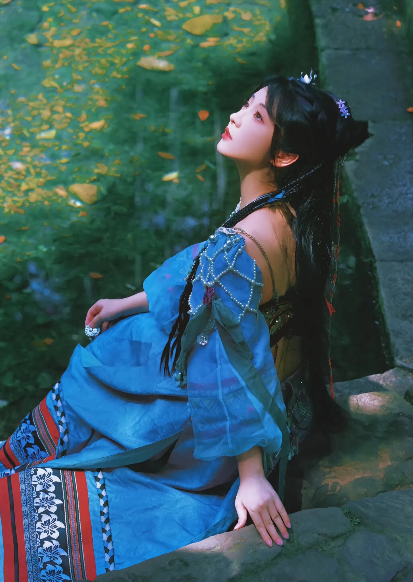 Enchanting Encounter of Yao Sister with Divine Deer in Traditional Hanfu Attire Enchanting Encounter of Yao Sister with Divine Deer in Traditional Hanfu Attire