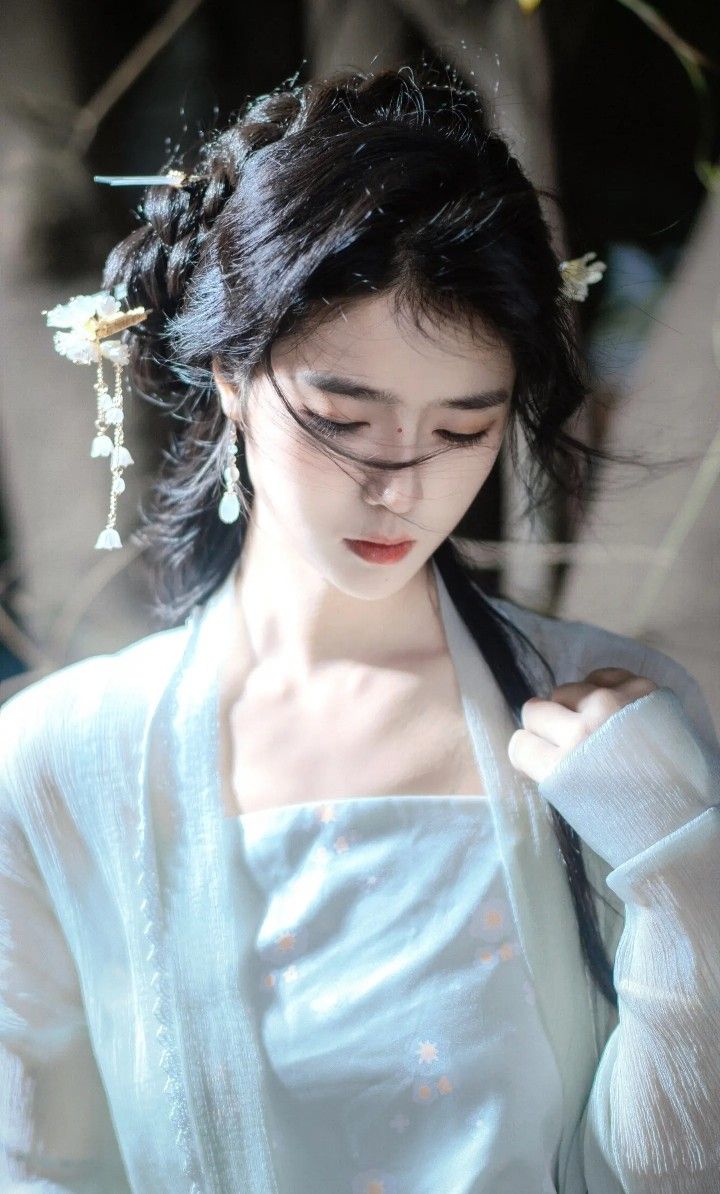 Peacock-Inspired Hanfu Skirt:A Blend of Tradition and Exotic Beauty Peacock-Inspired Hanfu Skirt:A Blend of Tradition and Exotic Beauty
