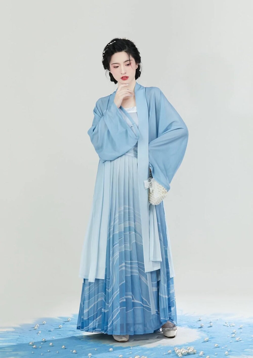 The Rise of Hanfu Fashion in a 11-Year-Old Girl:A Short-Sleeve Hanfu Tee Story The Rise of Hanfu Fashion in a 11-Year-Old Girl:A Short-Sleeve Hanfu Tee Story