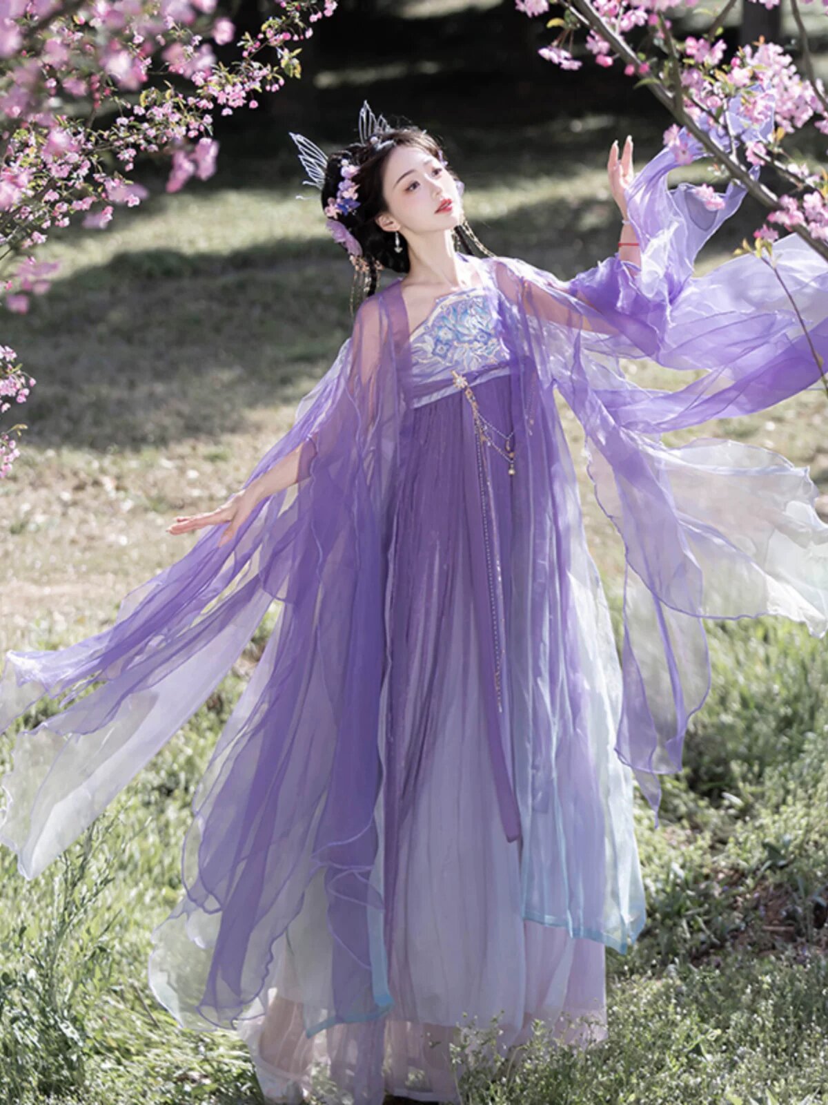 The Charm of Red Hanfu:A Waist-Length,Wine-Red Elegance The Charm of Red Hanfu:A Waist-Length,Wine-Red Elegance