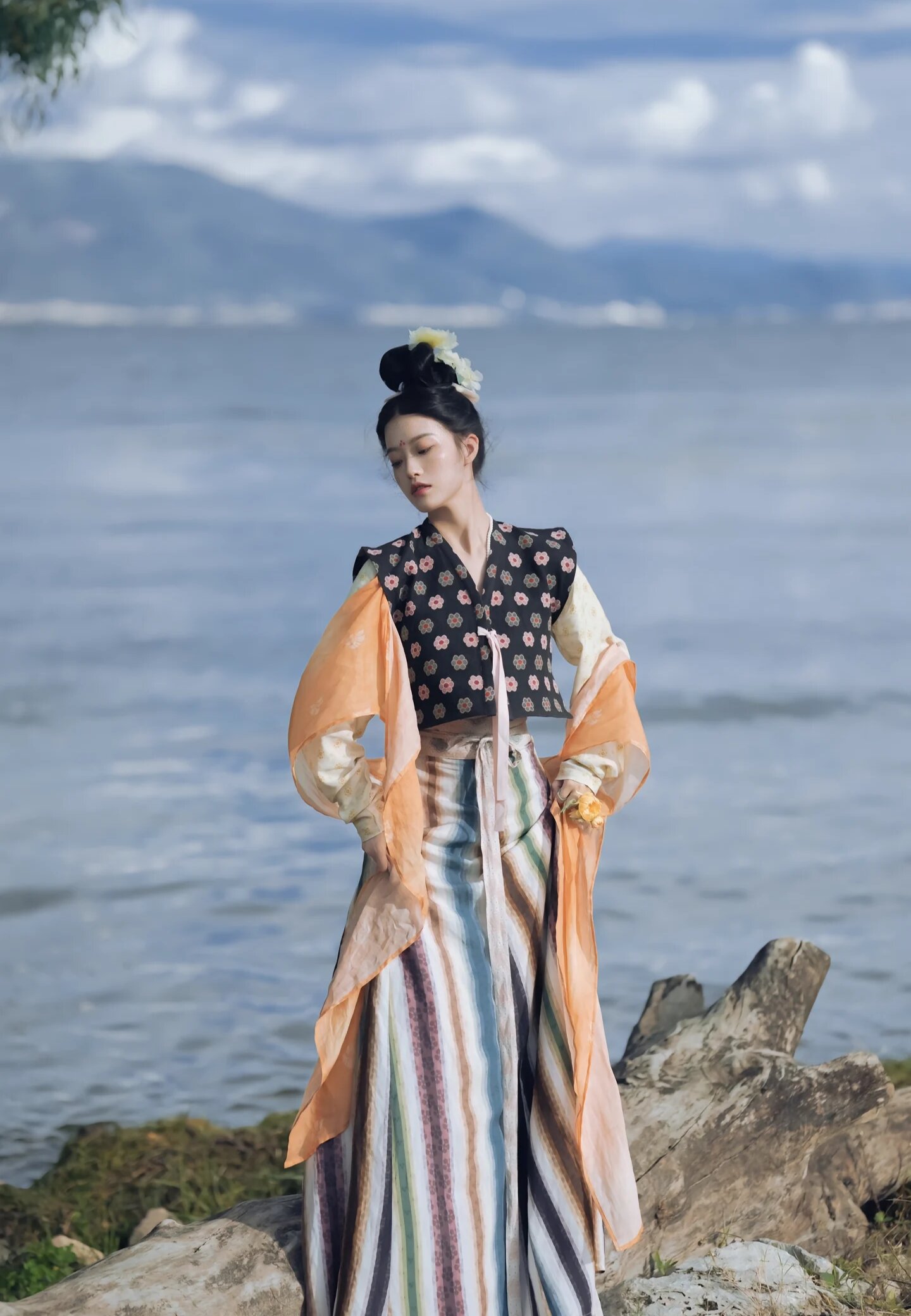 The Evolution of Cheongsam with a Modern Twist of the Doll Collar The Evolution of Cheongsam with a Modern Twist of the Doll Collar