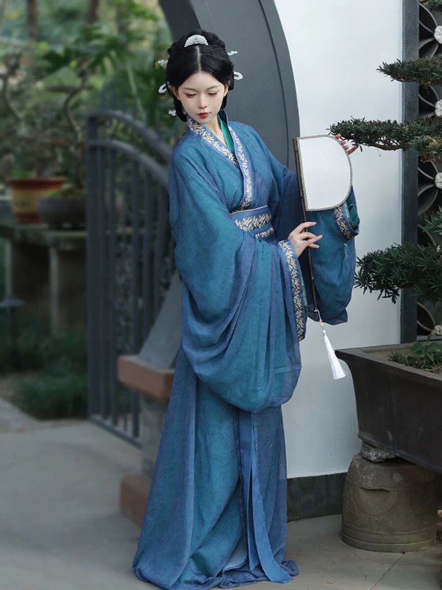 Mystery Boxes and the Rise of Womens Traditional Hanfu Fashion Mystery Boxes and the Rise of Womens Traditional Hanfu Fashion