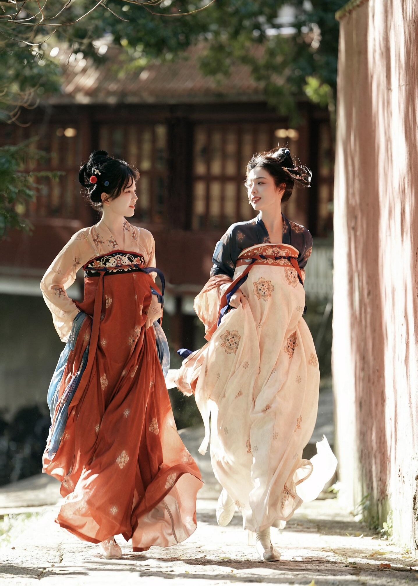 Summer Maternal-Daughter Fashion:The Art of Hanfu in a Summer Breeze Summer Maternal-Daughter Fashion:The Art of Hanfu in a Summer Breeze