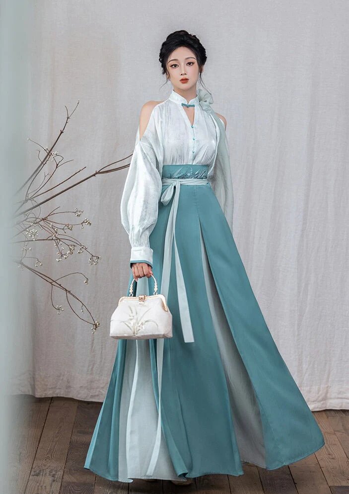 Vintage-Style Cheongsam with Modern Fusion:A Blend of Traditional Elegance and Modern Chic Vintage-Style Cheongsam with Modern Fusion:A Blend of Traditional Elegance and Modern Chic