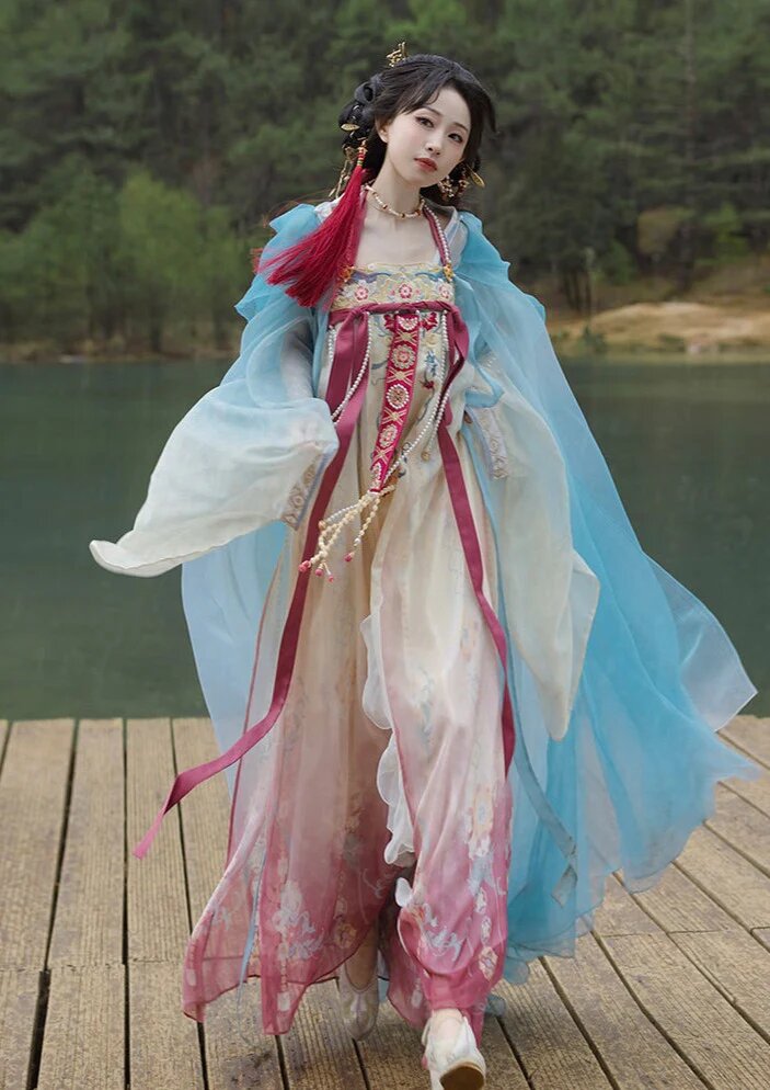 Dreaming in Splendor:Original Hanfu,the Essence of Ancient Charm Dreaming in Splendor:Original Hanfu,the Essence of Ancient Charm