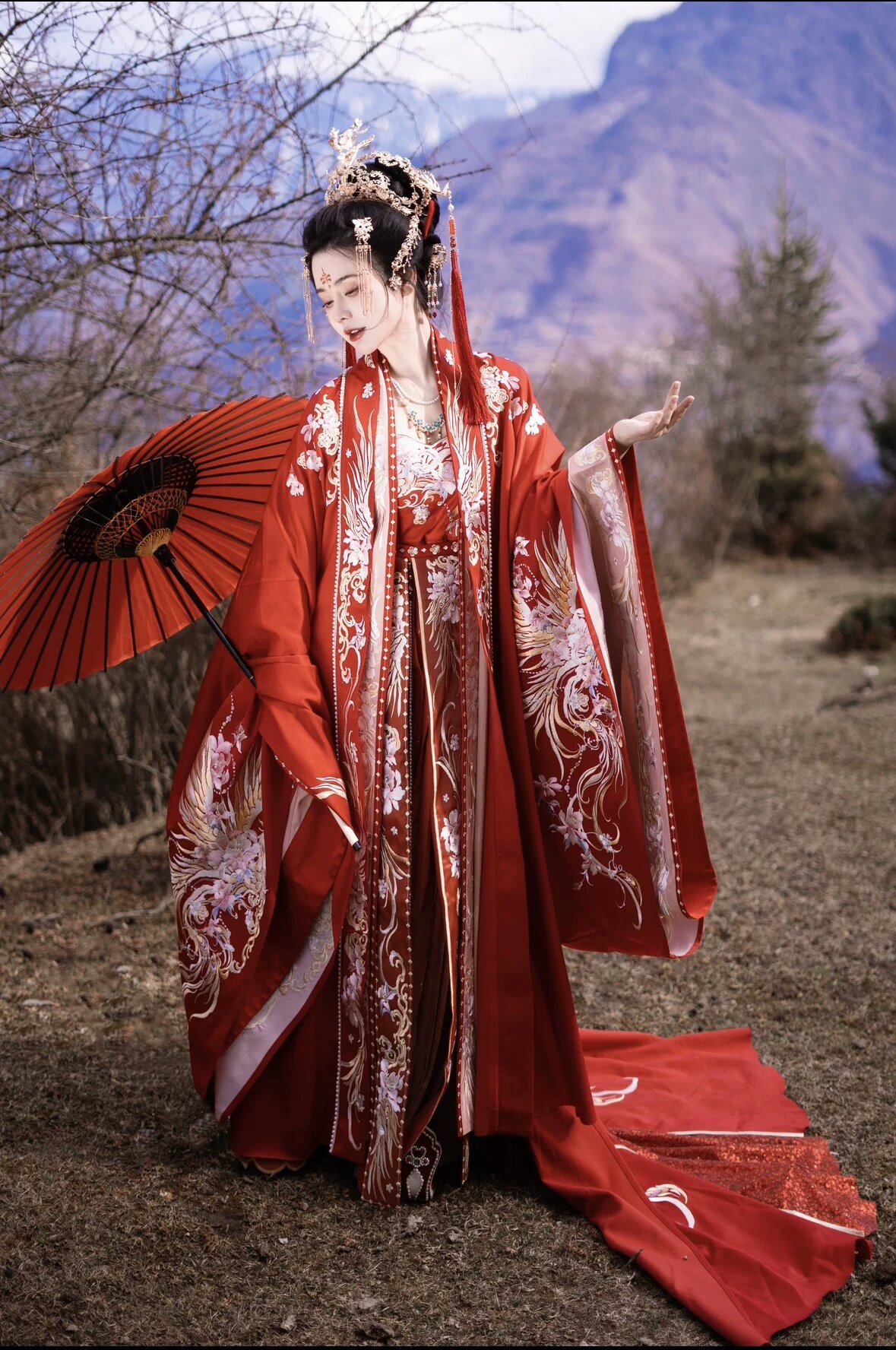 The Enchantment of Deep Red Cheongsam:A Symbol of Traditional Elegance The Enchantment of Deep Red Cheongsam:A Symbol of Traditional Elegance