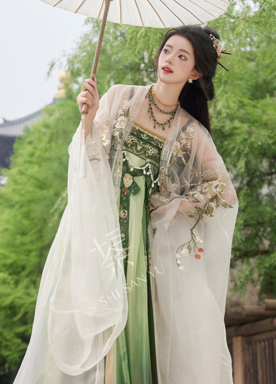 Elegant and Adorable Hanfu Fashion for the 150-cm Petite Figure Elegant and Adorable Hanfu Fashion for the 150-cm Petite Figure