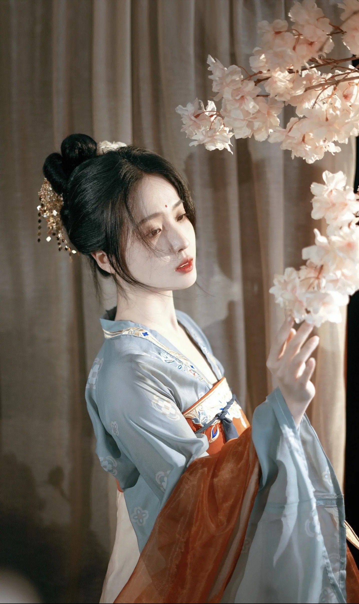 Embroidered Hanfu Shoes:A Summer Tale of Traditional Elegance Embroidered Hanfu Shoes:A Summer Tale of Traditional Elegance