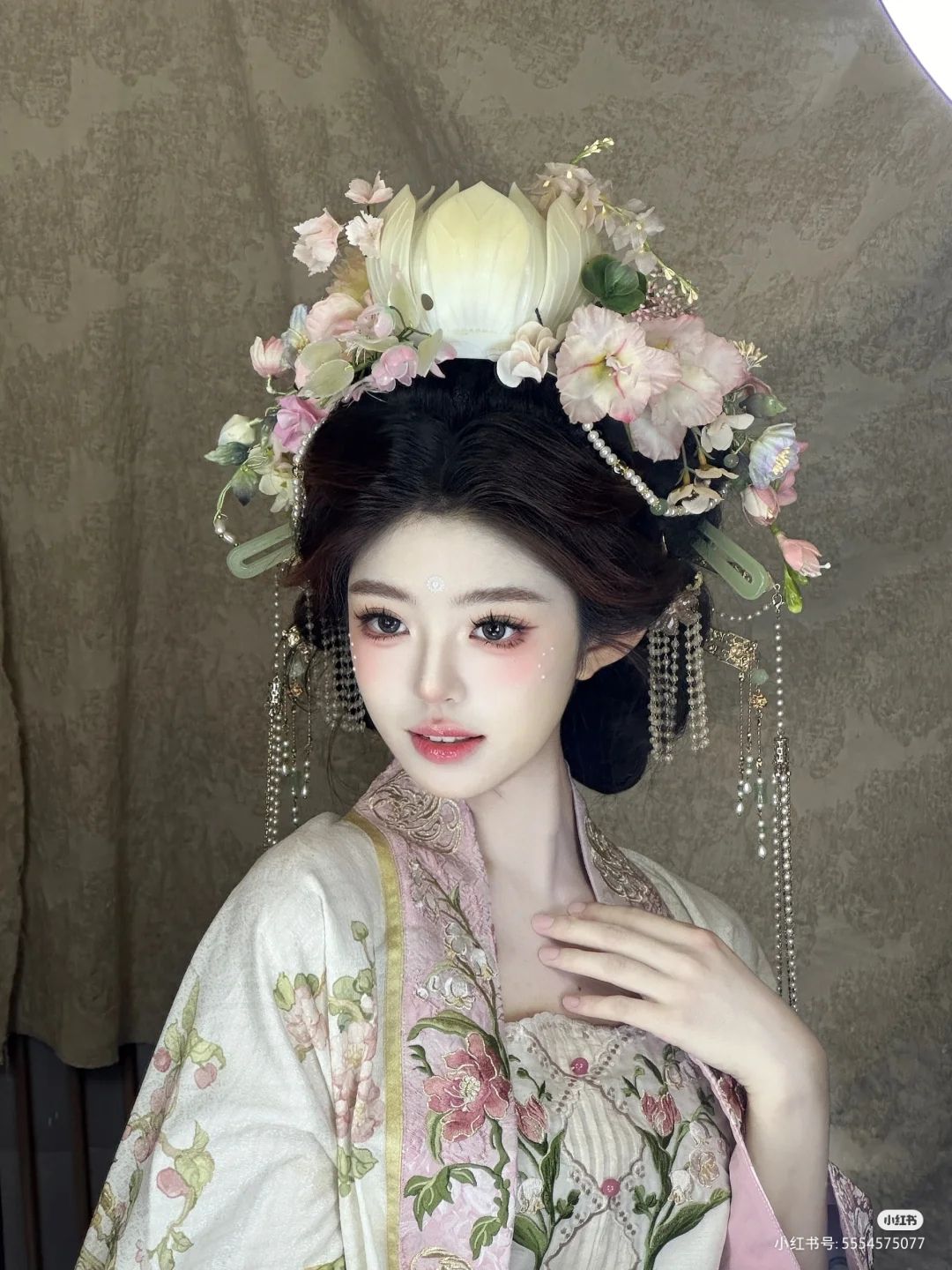 Exploring the Revival of Ming-Style Hanfu for Children:A Cultural Journey Exploring the Revival of Ming-Style Hanfu for Children:A Cultural Journey