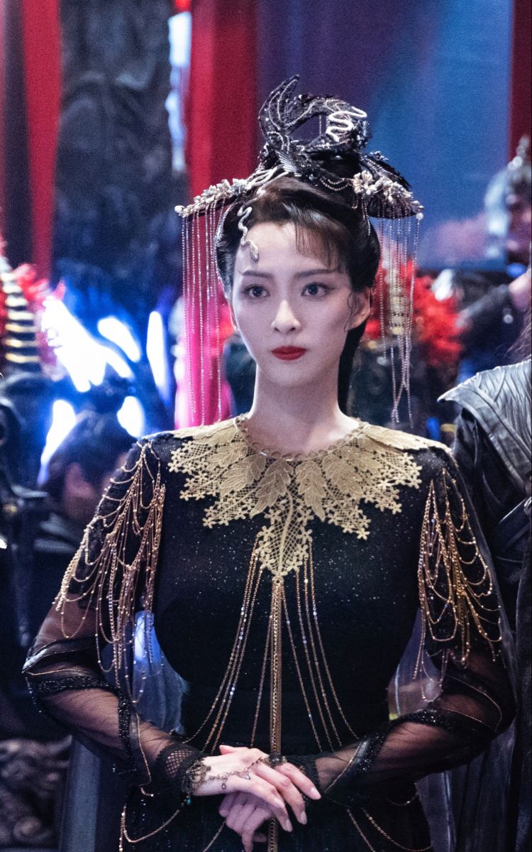 Time-Wrapped in the Splendor of Qipao:A Journey Through Old Memories Time-Wrapped in the Splendor of Qipao:A Journey Through Old Memories