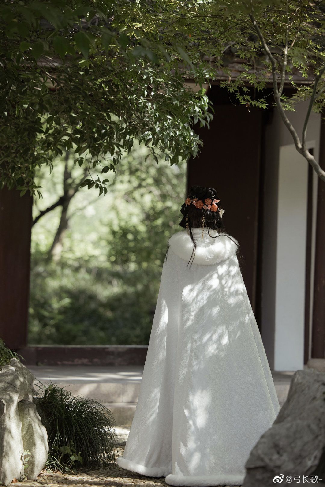 Elegant Mini-Sized Hanfu Two-Piece Sets:A Guide to Styling the Traditional Chinese Fashion Elegant Mini-Sized Hanfu Two-Piece Sets:A Guide to Styling the Traditional Chinese Fashion