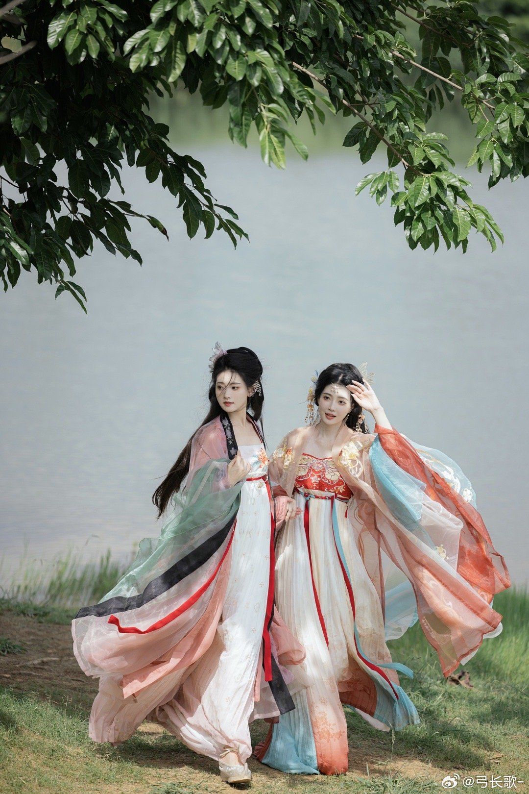The Rise of Hairband-Styled Hanfu with Fringes:A Blend of Tradition and Modernity The Rise of Hairband-Styled Hanfu with Fringes:A Blend of Tradition and Modernity