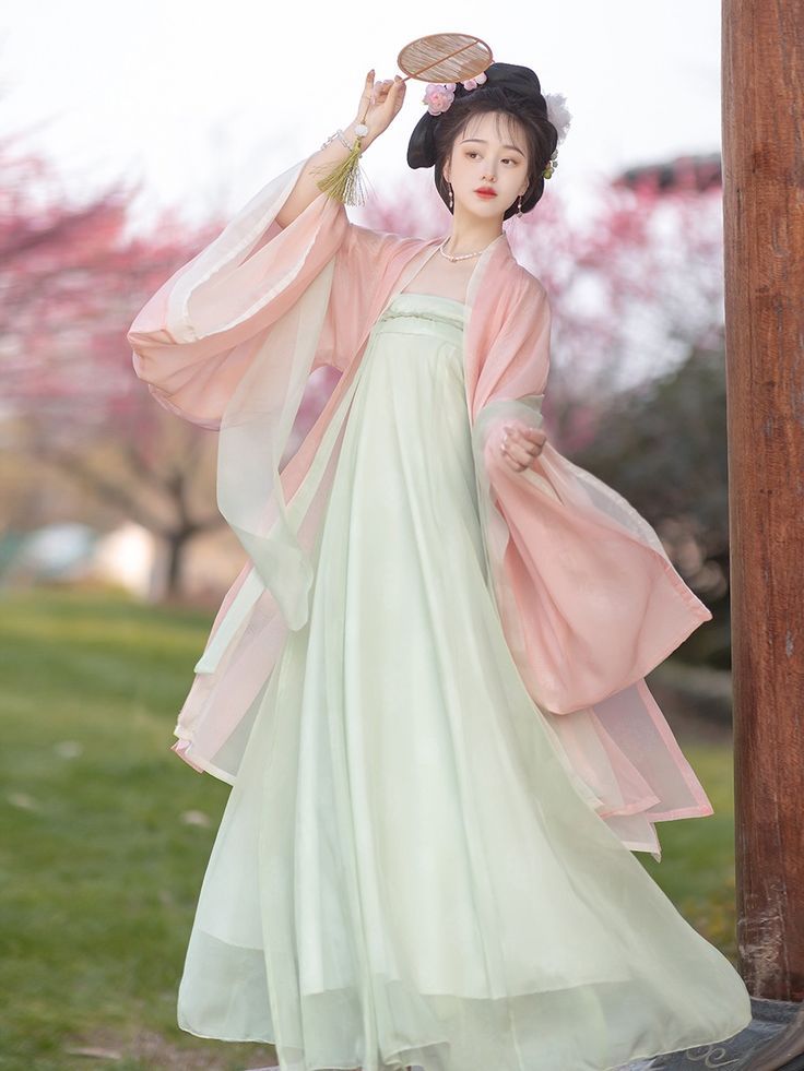 The Splendid Charm of Hanfus Upper Robe:The Shangrous Evolution and Cultural Significance The Splendid Charm of Hanfus Upper Robe:The Shangrous Evolution and Cultural Significance