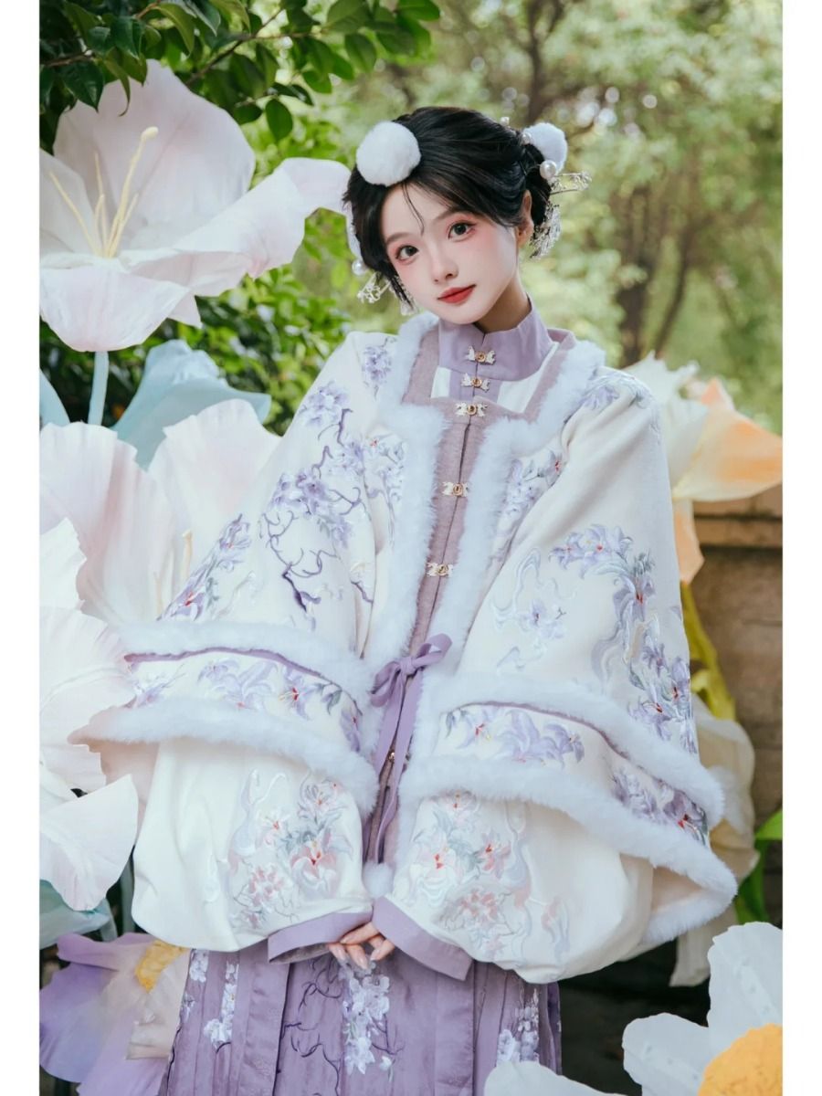 Autumn Winter Coziness in a Snow尼尔 Cheongsam:A Blend of Tradition and Modern Comfort Autumn Winter Coziness in a Snow尼尔 Cheongsam:A Blend of Tradition and Modern Comfort