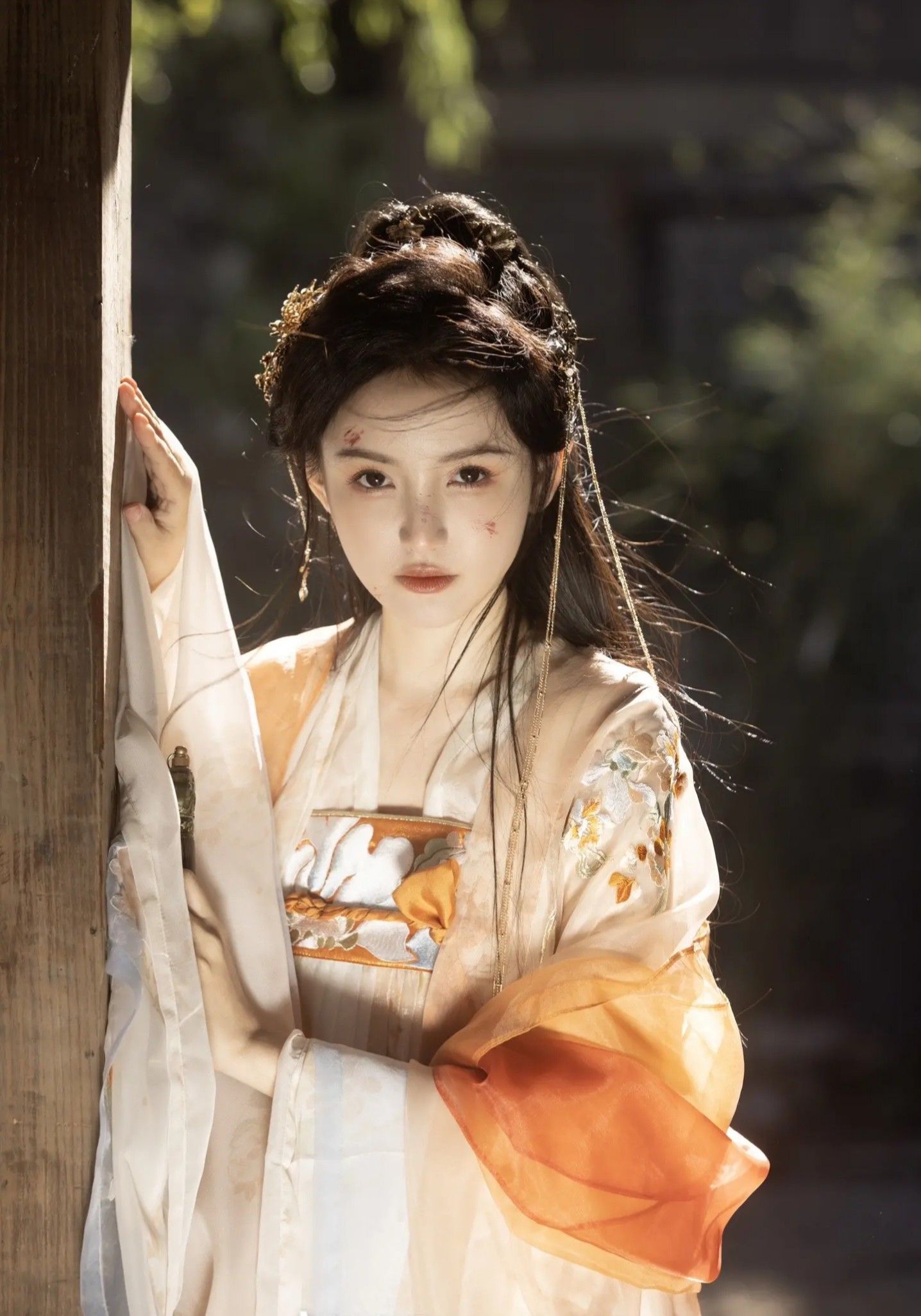 Winter Hanfu Fashion:The Rise of the Standing Collar as an Inner Layer Winter Hanfu Fashion:The Rise of the Standing Collar as an Inner Layer