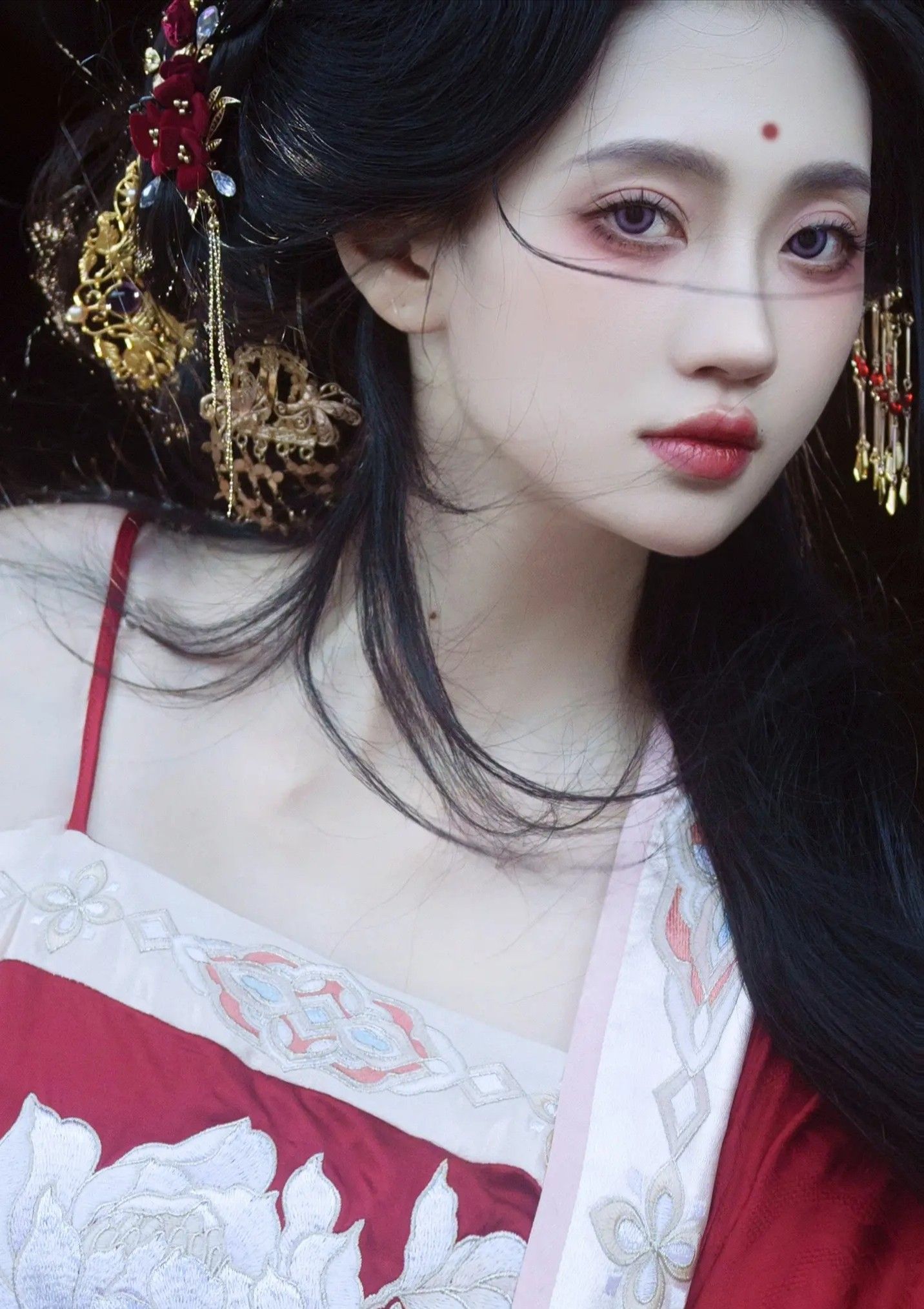 Reimagining Mini-Size Cheongsam:Modern Chinese Fashion Fusion Reimagining Mini-Size Cheongsam:Modern Chinese Fashion Fusion
