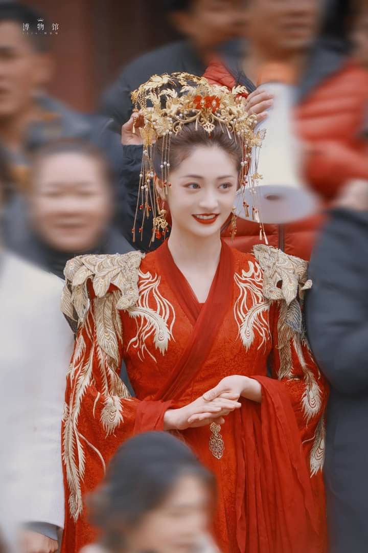 Embracing the Elegance of Cheongsam Accessories:A Guide to Traditional and Modern Trims Embracing the Elegance of Cheongsam Accessories:A Guide to Traditional and Modern Trims