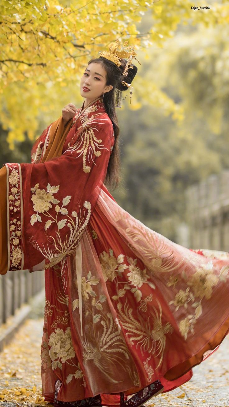 The Evolution of Traditional Chinese Wedding Shoes in Hanfu Culture The Evolution of Traditional Chinese Wedding Shoes in Hanfu Culture