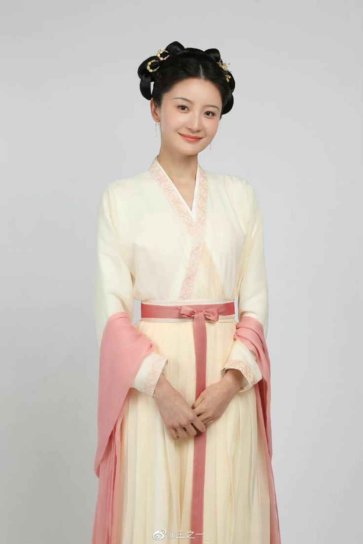 Winter Red Cheongsam:A Traditional Elegance in the Cold Season Winter Red Cheongsam:A Traditional Elegance in the Cold Season