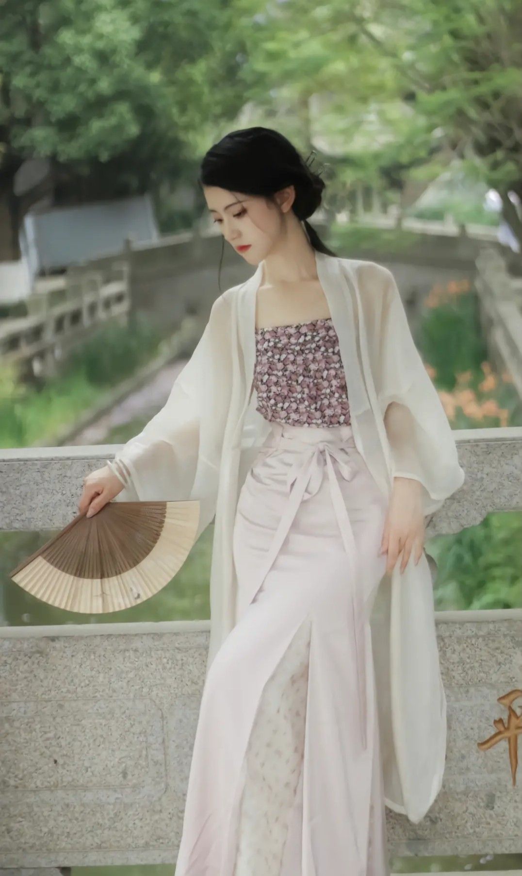 The Rise of Hanfu Fashion for Adults:Embracing Traditional Elegance in Modern Times The Rise of Hanfu Fashion for Adults:Embracing Traditional Elegance in Modern Times