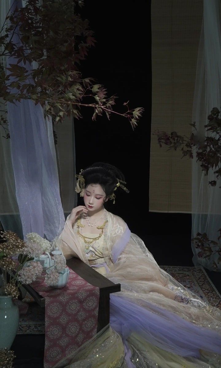 Embracing the Beauty of Plus-Size Cheongsam:The Charm of a Big-Bellied Figure Embracing the Beauty of Plus-Size Cheongsam:The Charm of a Big-Bellied Figure