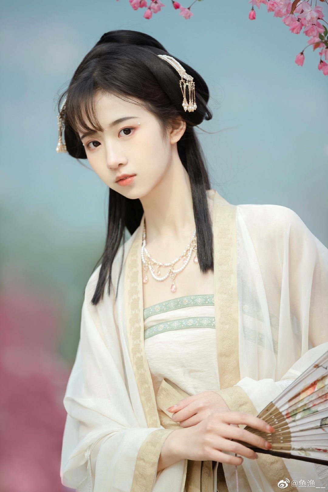 Little Ones in Traditional Splendor:The Art of Hanfu Headwear for Children Little Ones in Traditional Splendor:The Art of Hanfu Headwear for Children