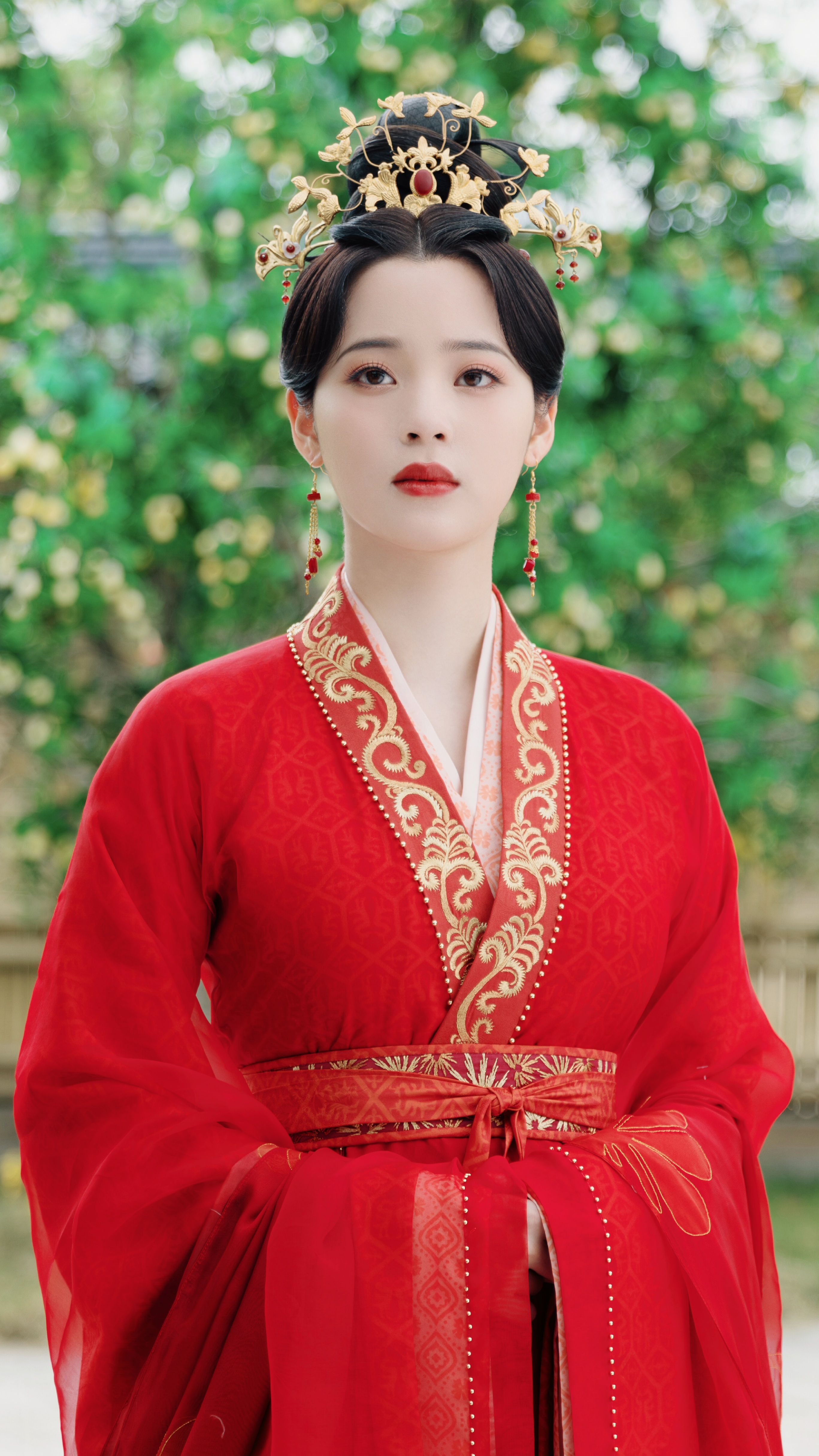Revisiting the Classic Charm of Cheongsam:The Revival of Traditional Elegance Revisiting the Classic Charm of Cheongsam:The Revival of Traditional Elegance