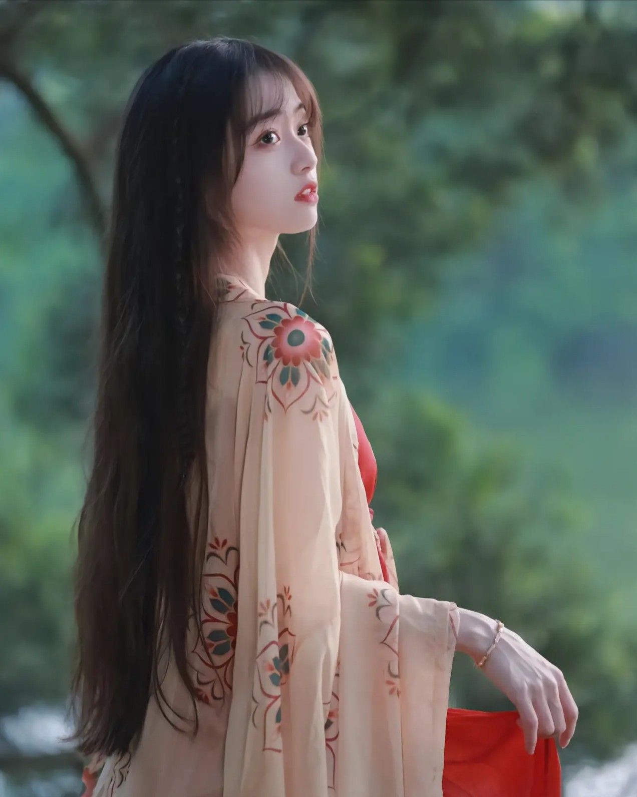 The Charm of Cheongsam Overcoat with Knitted Layering The Charm of Cheongsam Overcoat with Knitted Layering