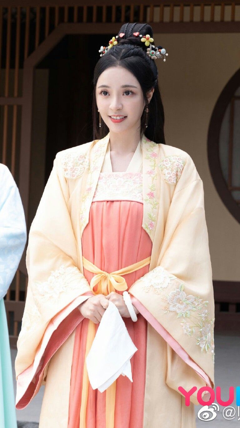 The Charm of a Horseface Skirt,White Blouse,and Its Cultural Significance The Charm of a Horseface Skirt,White Blouse,and Its Cultural Significance