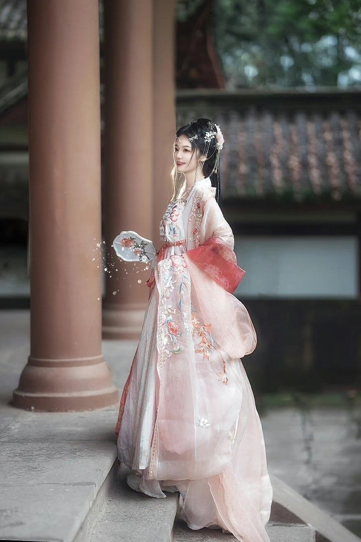 The Cheongsam:A Wrinkle-Free Classic