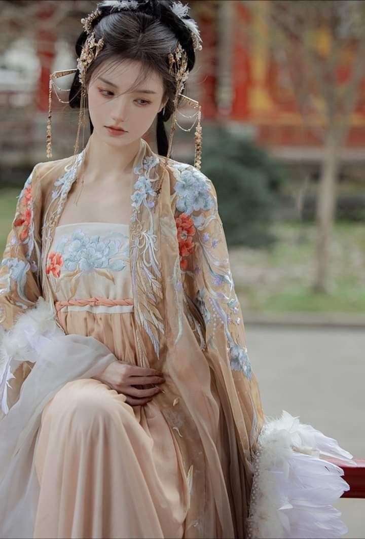 Embracing Summer in Long-sleeved Cheongsam Skirt with Flared Elegance Embracing Summer in Long-sleeved Cheongsam Skirt with Flared Elegance