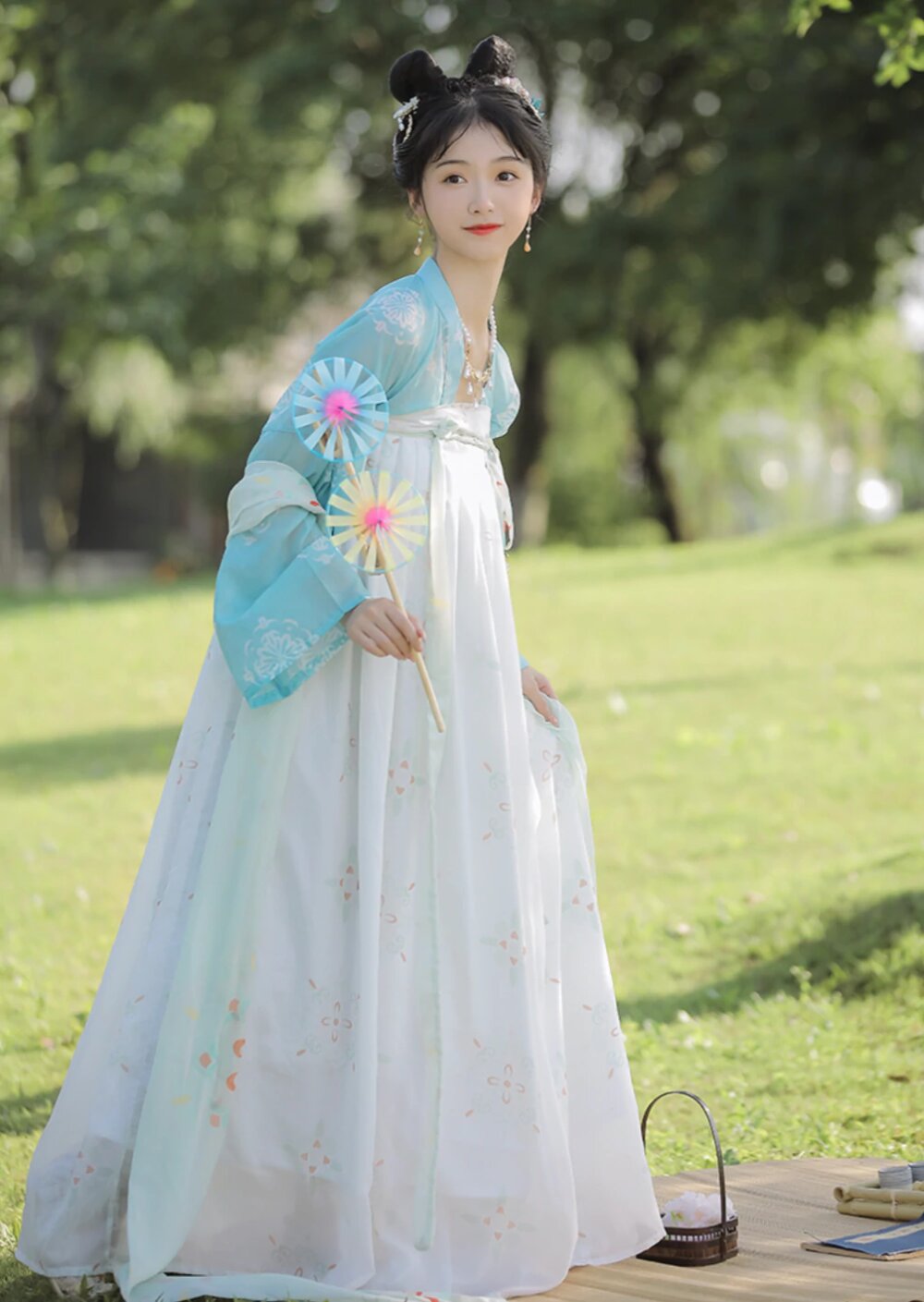 Mini-Sized Cheongsam Skirts:The Newest Fashion Trend Mini-Sized Cheongsam Skirts:The Newest Fashion Trend