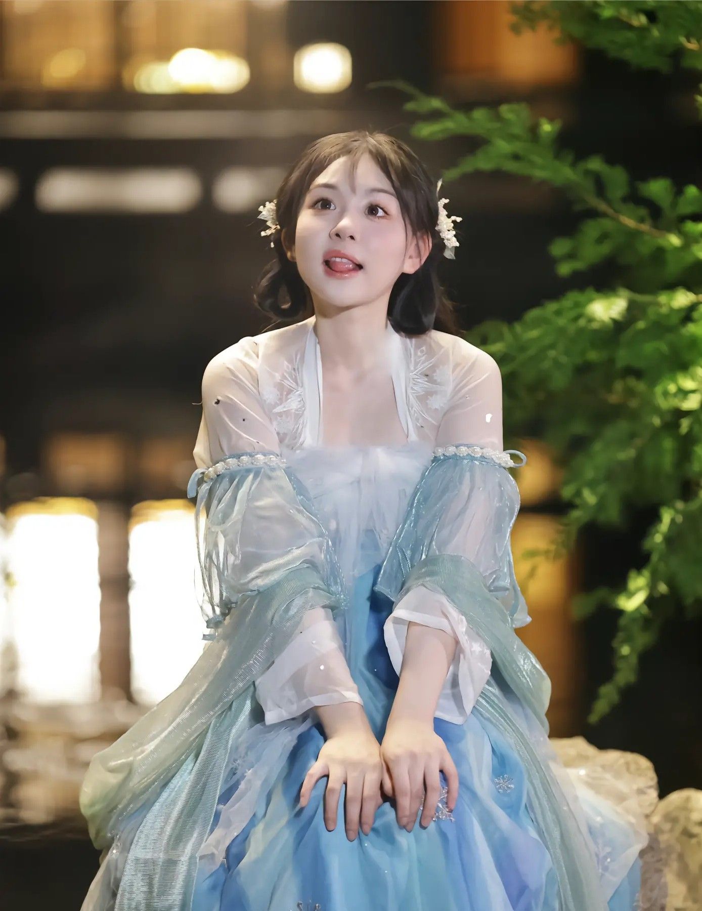 Embracing the Classics:The Art of Accessorizing Cheongsam with Necklaces and Earrings