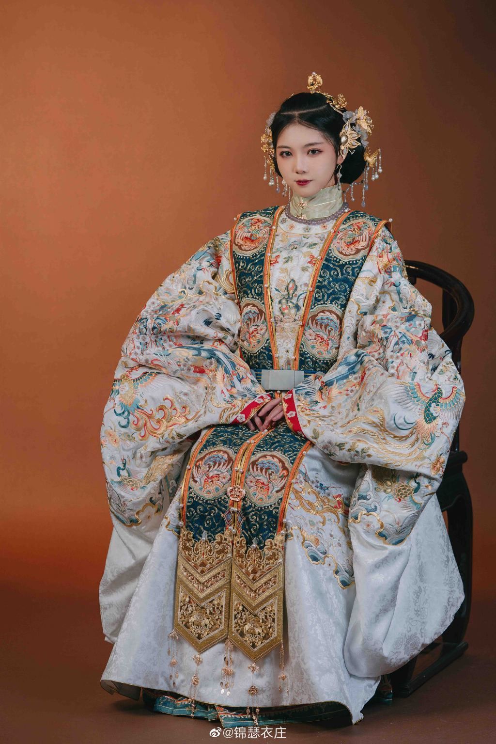 Dancing in Traditional Splendor:The Evolution of Hanfu Shoes for Dance Dancing in Traditional Splendor:The Evolution of Hanfu Shoes for Dance
