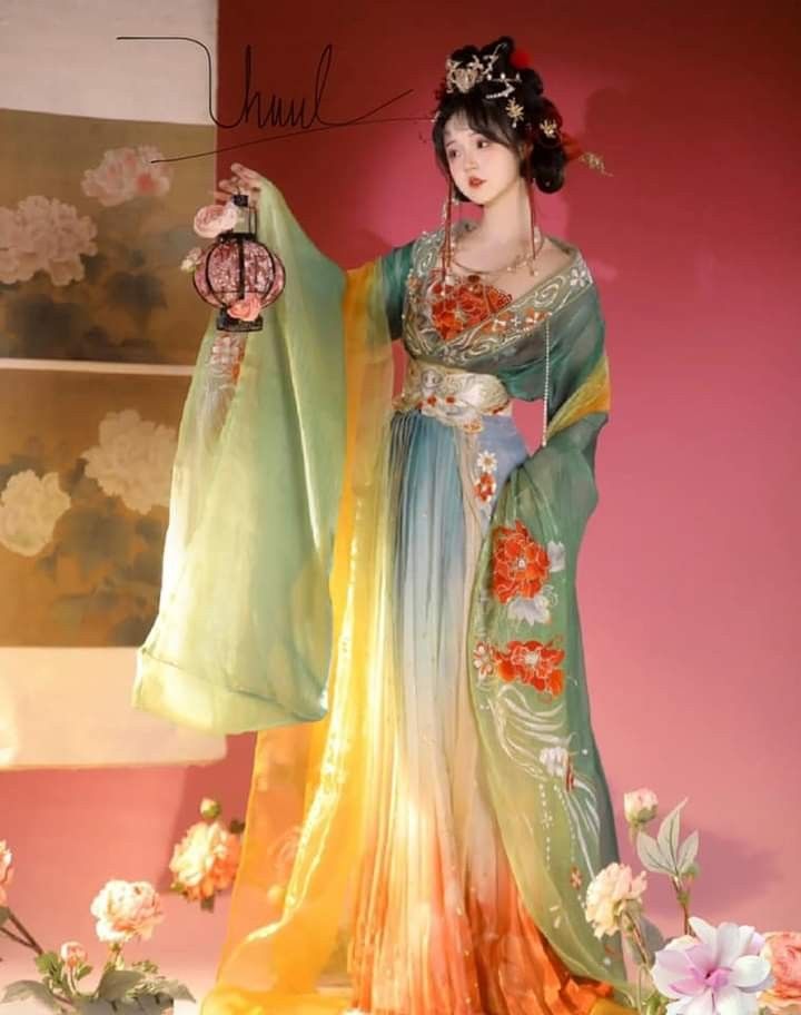 The Elegance of Silk Hanfu Women:A Journey into Traditional Chinese Beauty The Elegance of Silk Hanfu Women:A Journey into Traditional Chinese Beauty