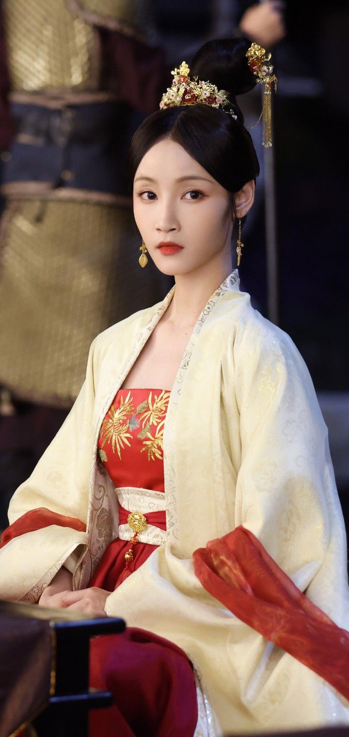 The Elegance of a Yellow Tang Suit for Women The Elegance of a Yellow Tang Suit for Women
