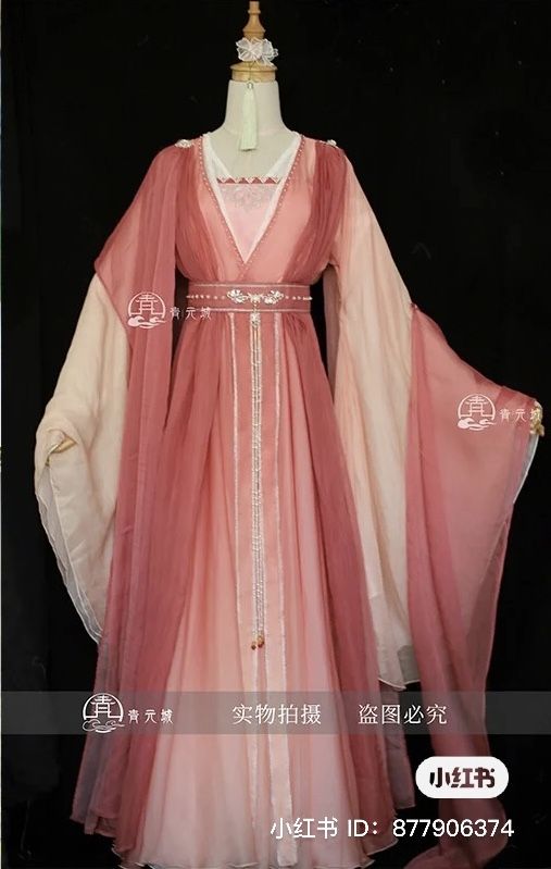 Peach Blossom Immersion:The Journey of a Hanfu Student into the World of Peach Blossom仙 Peach Blossom Immersion:The Journey of a Hanfu Student into the World of Peach Blossom仙