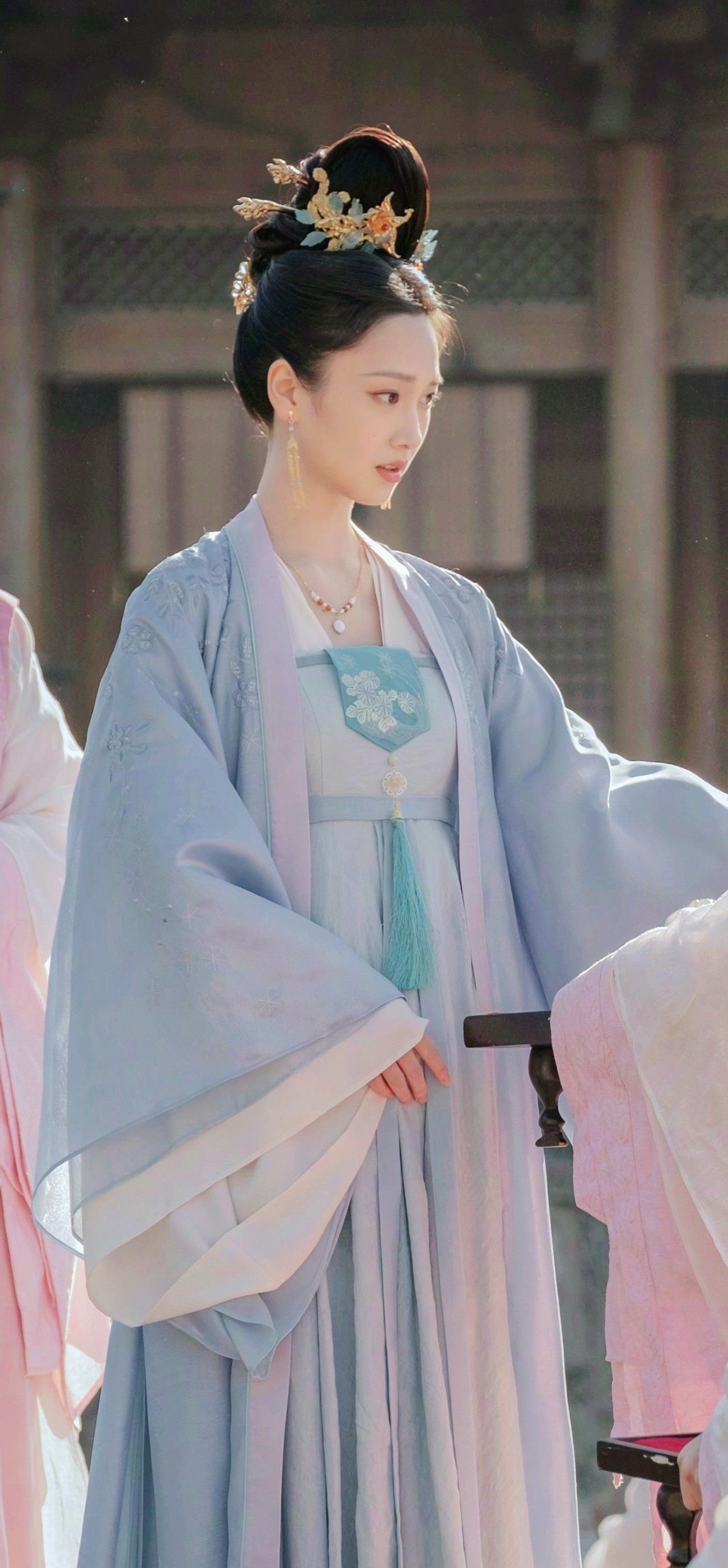 Embracing Tradition:The Youthful Beauty in a Cheongsam Embroidered Splendor Embracing Tradition:The Youthful Beauty in a Cheongsam Embroidered Splendor