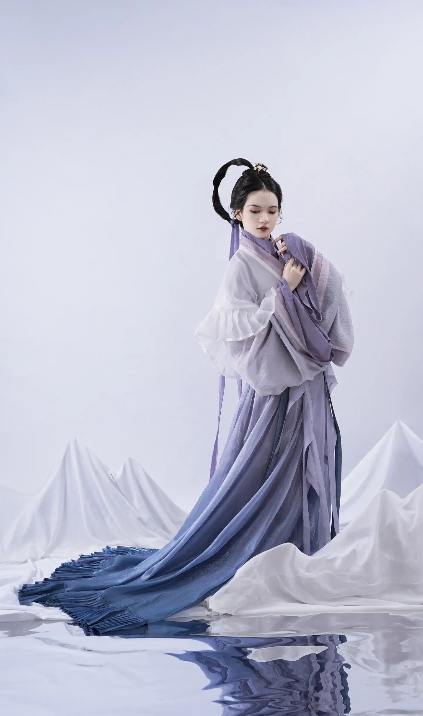 The Enchantment of Cheongsam and Pearl Necklaces:A Stylish Fusion