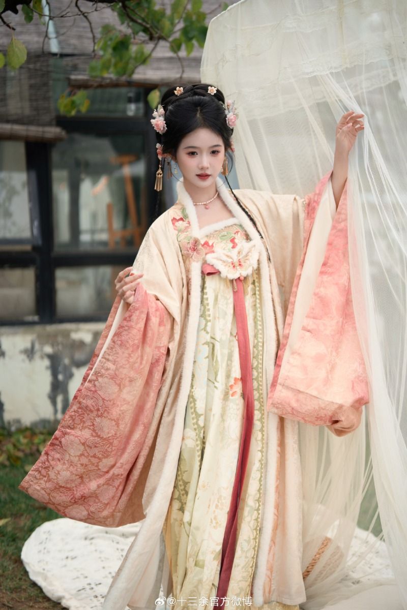 Autumn Fashion Trends:Chinese Traditional Hanfu for Women Autumn Fashion Trends:Chinese Traditional Hanfu for Women
