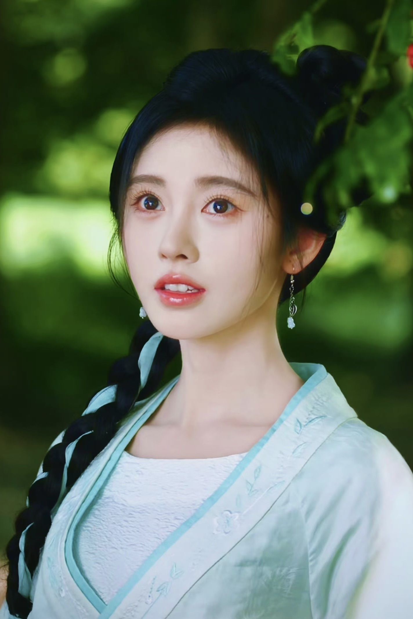 The Enchanting Youth of a Cheongsam Girl with Reverse-Style Da-Xiu Sleeves The Enchanting Youth of a Cheongsam Girl with Reverse-Style Da-Xiu Sleeves